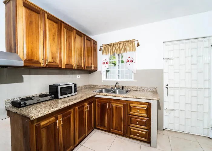 Skyline 2 Queen Bedroom - Perfect For A Couples Getaway!