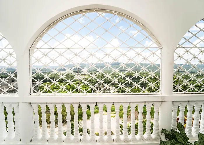 Skyline 2 Queen Bedroom - Perfect For A Couples Getaway! Montego Bay