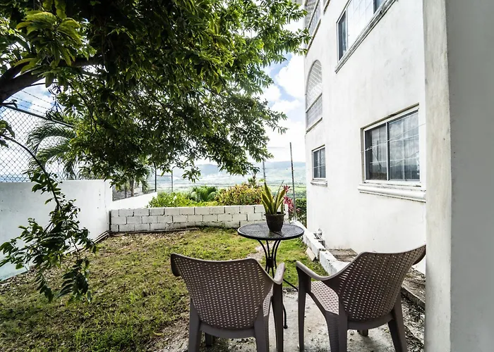 Skyline 2 Queen Bedroom - Perfect For A Couples Getaway! Montego Bay