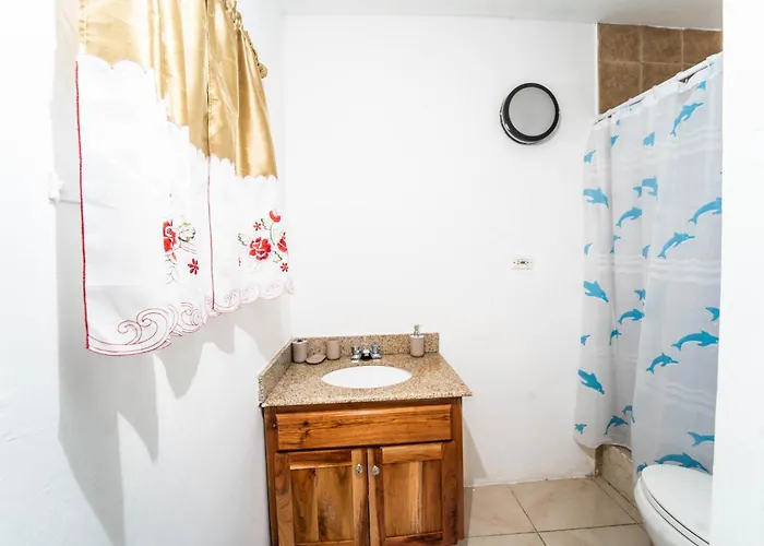 Skyline 2 Queen Bedroom - Perfect For A Couples Getaway!