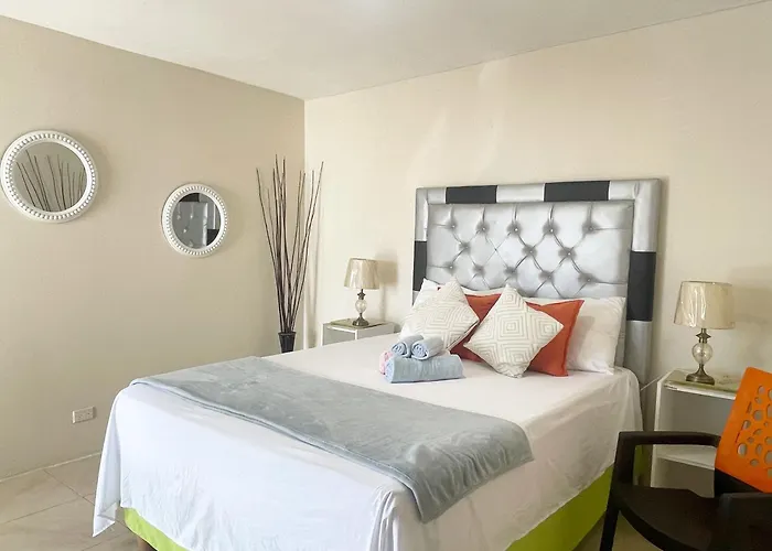 Skyline 2 Queen Bedroom - Perfect For A Couples Getaway! Apartment