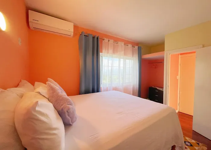 Apartment Skyline 2 Queen Bedroom - Perfect For A Couples Getaway!